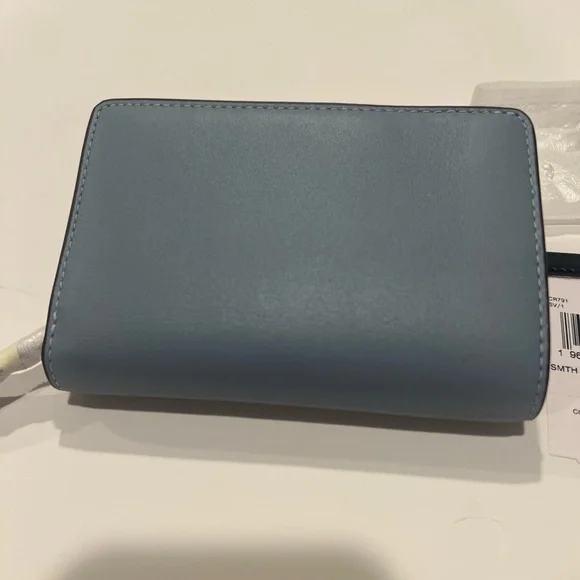 Coach Medium Light Blue/Chambray/Bluebell Leather Bi-Fold Corner Zip Wallet NWT - Picture 3 of 16